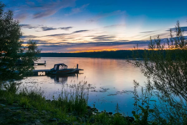 Pôr do sol no rio Volga. — Fotografia de Stock