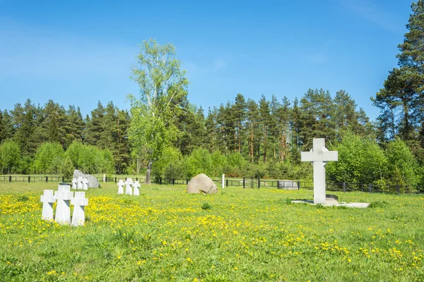 Немецкие военнопленные на кладбище в городе Лежнево Иваново ре — стоковое фото