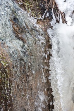  Küçük bir şelale..