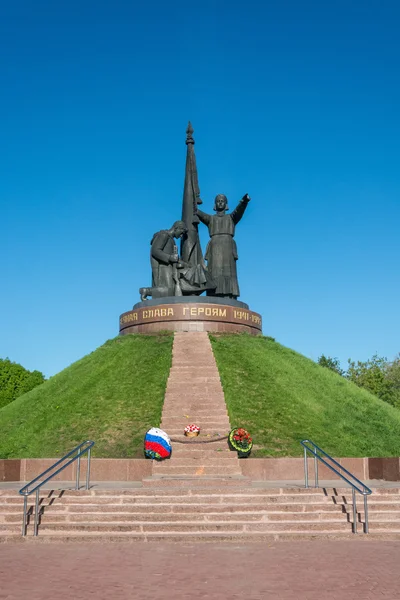 Het monument voor de helden van de oorlog. — Stockfoto