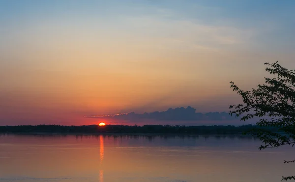 Amanhecer no volga — Fotografia de Stock