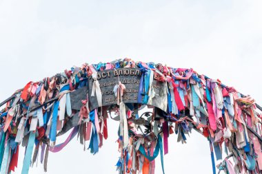 Aşıkların köprüde kemer. 