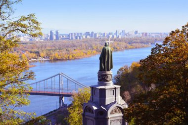 Kyiv tepelerindeki Aziz Vladimir Anıtı. Volodymyrska Tepesi, Dnipro, Kyiv, Ukrayna manzaralı manzara