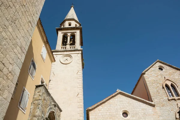 Kirche Und Glockenturm Der Altstadt Von Budva Montenegro — Stockfoto