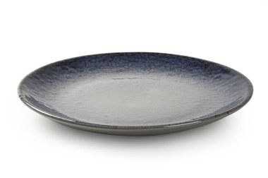 Eşsiz mavi ve kum renkli benekli jöleli yuvarlak seramik yemek tabağı. Profesyonel yemek sunumu için modern minimalist sofra takımı, beyaz arka planda izole edilmiş.