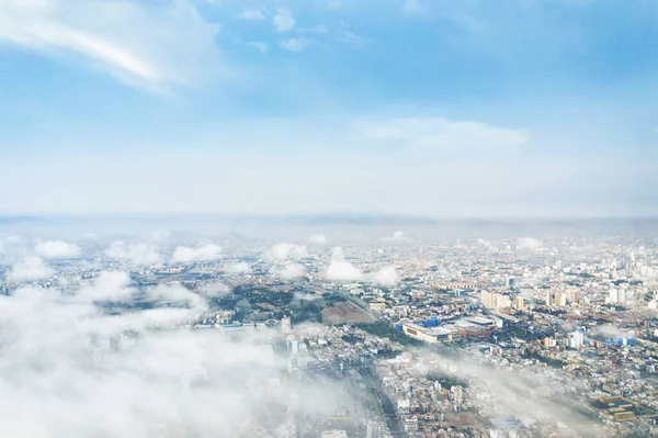 Vista Aérea Lima Entre Nuvens Vista Voando Sobre Topos Das — Fotografia de Stock