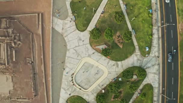 ペルーのリマ 2021年2月5日 サンミゲル地区のフアカ遺跡の空中ビュー 都市部の中心部にある古代プリインカ遺跡 — ストック動画