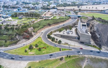 Terörist gruplarla Peru hükümeti arasındaki 1980-2000 ihtilafına adanmış Hafıza, Hoşgörü ve Toplum Edinme Merkezi (LUM). Lima - Kişi başı