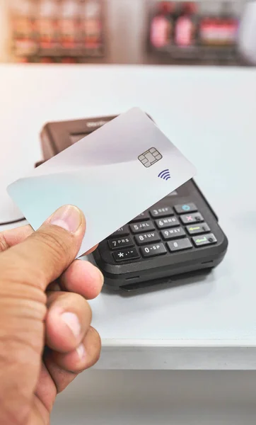 Tanımlanamayan bir müşteriye ulaşılamayan bir ödeme yaparak yakın çekim yapmak, ödemeyi kolaylaştırdı.