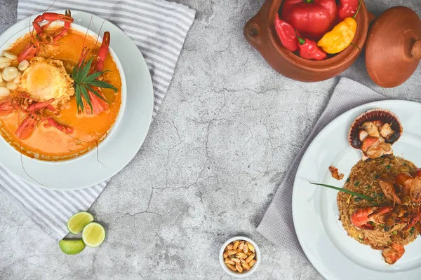 Makanan Peru Disebut Arroz Chaufa Dengan Makanan Laut Dan Sup — Stok Foto