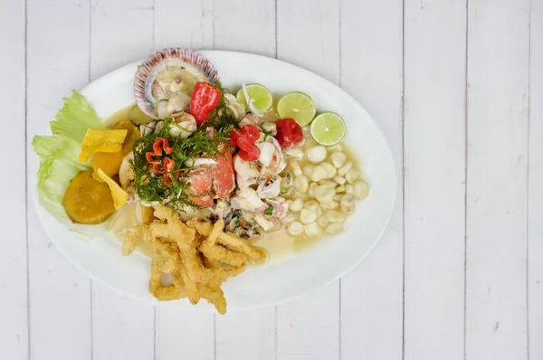 Comida Típica Peruana Ceviche Calamar Camarones Cangrejo Pescado Blanco Con — Foto de Stock