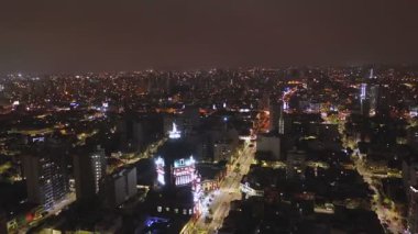 Magdalena 'nın tarihi bölgesinde bulunan Meryem' in Günahsız Kalbi Kilisesi 'nin gece görüşü. Peru