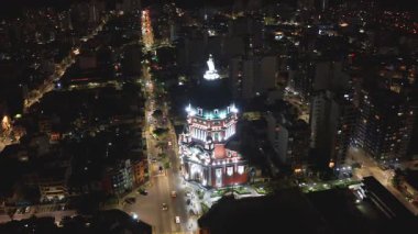 Magdalena 'nın tarihi bölgesinde bulunan Meryem' in Günahsız Kalbi Kilisesi 'nin gece görüşü. Peru