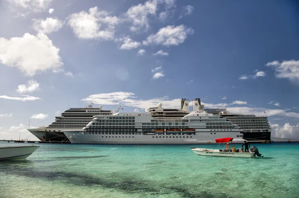 Dos barcos grandes — Foto de Stock