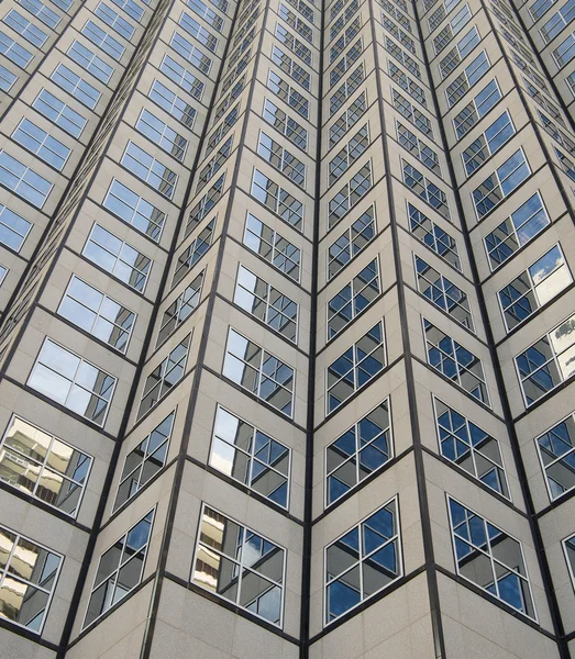 Pared de rascacielos con ventanas —  Fotos de Stock