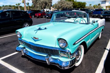 Chevrolet bel hava cabrio. Retro mavi araba