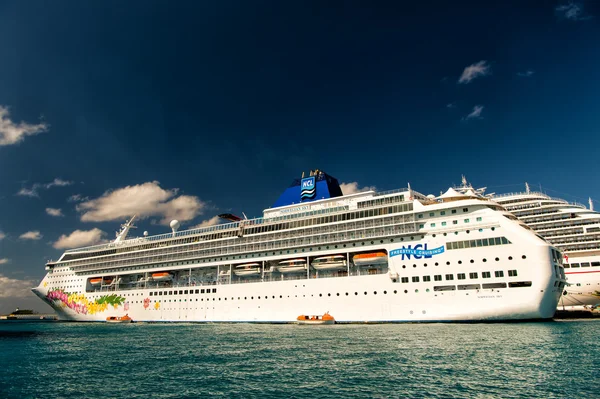 Big cruise ship Norwegian Sky — Stock Photo, Image