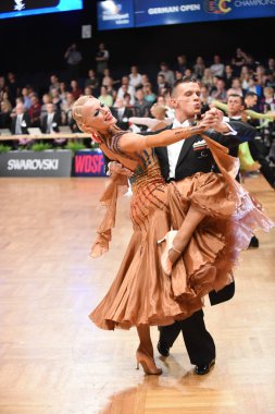 Yarışmada dans balo salonu dans çift