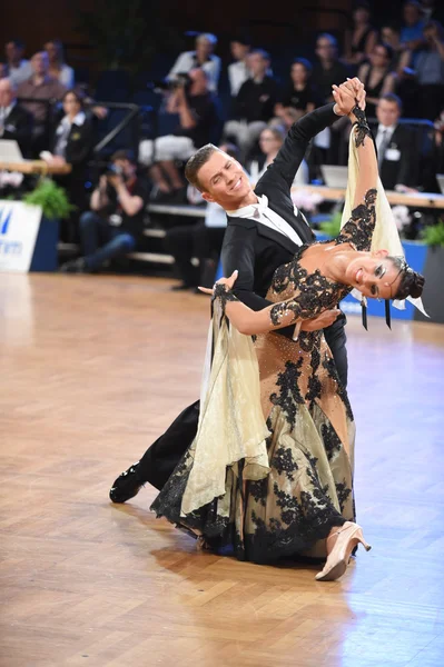 Ballroom dans paar dansen op de concurrentie — Stockfoto