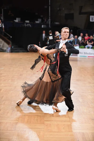 Dance couple in a dance pose during Grand Slam Standart — Stock Photo, Image