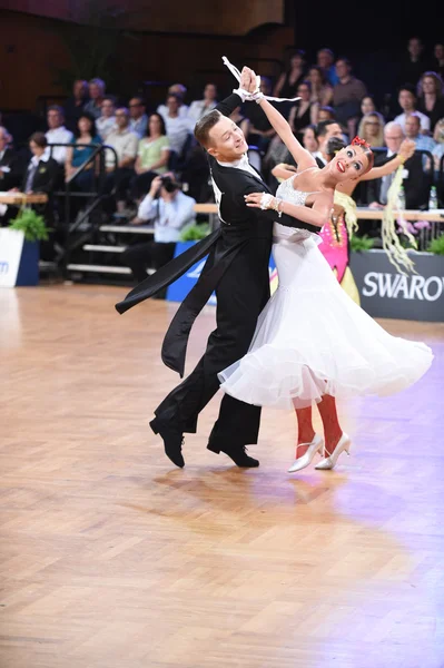 Dans paar in een pose dans tijdens Grand Slam Standart — Stockfoto