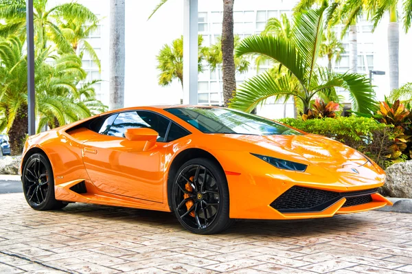 Orange Luxus-Sportwagen Lamborghini Aventador — Stockfoto