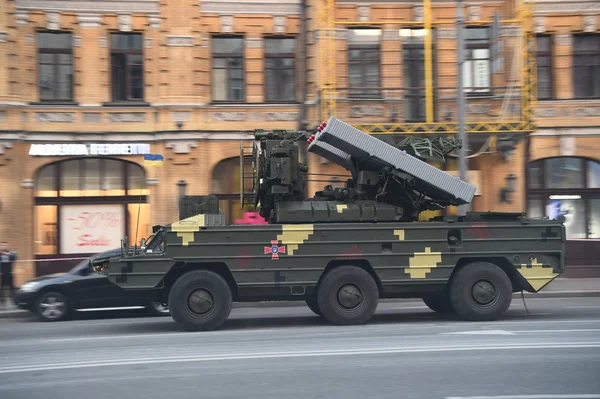 Prove per la parata militare Giorno dell'indipendenza a Kiev, Ucraina — Foto Stock