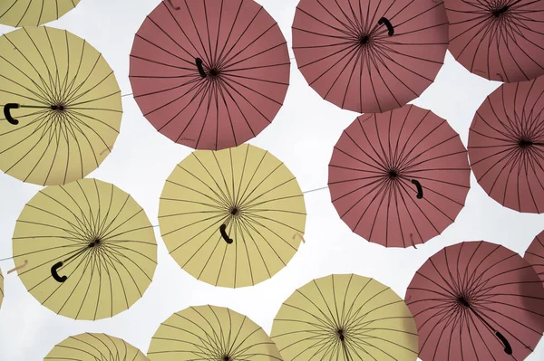 Différentes couleurs fond de parapluies — Photo