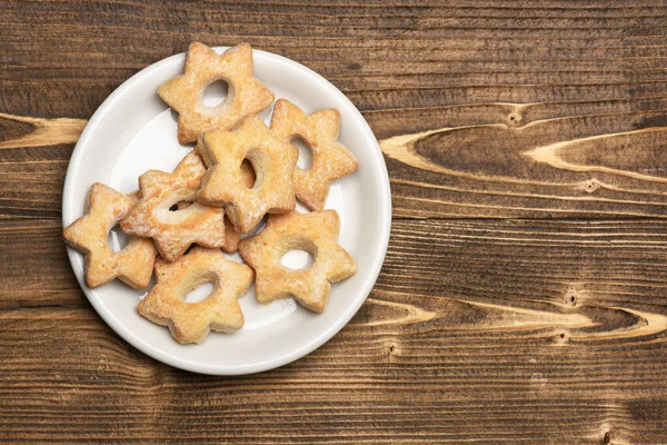 Biscoitos de chá em fundo de madeira, espaço de cópia. Biscoitos em forma de estrela — Fotografia de Stock