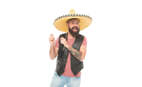 Mexicaanse melodie drijft hem. Een man met een baard draagt een sombrero Mexicaanse hoed. Mexicaans feestconcept. Vier traditionele Mexicaanse vakantie. Guy blij vrolijke feestelijke outfit klaar om te vieren — Stockfoto