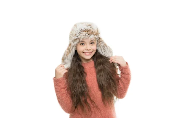 Vestuário quente para o tempo frio. felicidade e alegria infantil. moda de pele artificial. menina feliz adora o inverno. finalmente férias de inverno. Aproveite as férias de Natal. bom humor em qualquer tempo — Fotografia de Stock