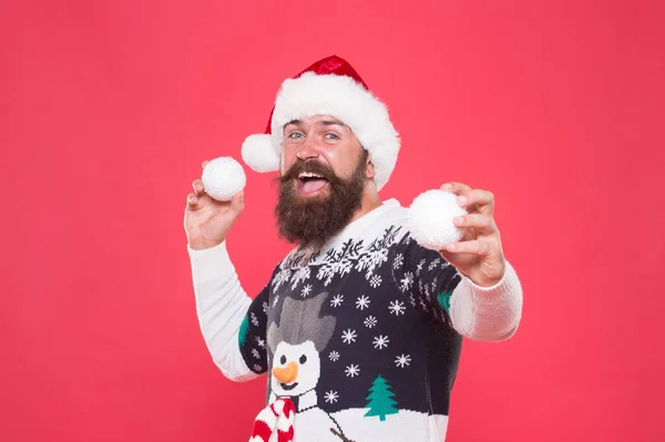 Lets play snowball game. happy bearded man in santa hat. new year party fun. celebrate winter holidays. merry christmas. man in sweater hold decorative snowballs. xmas shopping time. tree decoration — Stock Photo, Image