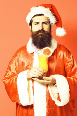 Yakışıklı sakallı Noel Baba adam