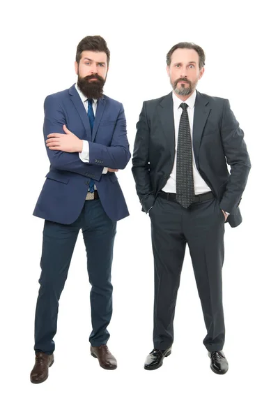 Collaboration et travail d'équipe. Des hommes d'affaires barbus en tenue de cérémonie. Patron et employé. Éducation pour les entreprises. Entrepreneuriat réussi. Respect et réputation. Équipe d'affaires. Réunion d'affaires — Photo