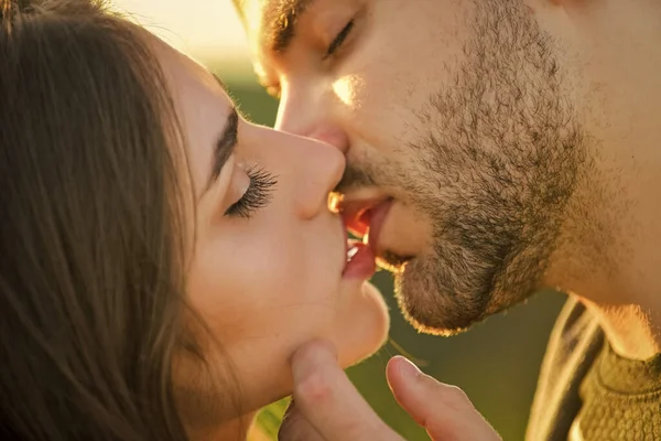 Love you tender. sensual kiss of two lovers. people in relationship relax together. enjoying the company of each other. sweet and gentle kiss. man and woman. kissing couple in love. romantic date — Stock Photo, Image