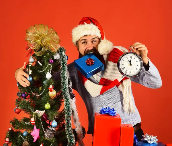 크리스마스와 카운트 다운 컨셉이야. 수염난 남자 — 스톡 사진