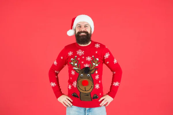 Christmas is here. man in funny knitted sweater. xmas shopping time. prepare gifts and presents. happy bearded man in santa claus hat. new year party fun. celebrate winter holidays. merry christmas — Stock Photo, Image