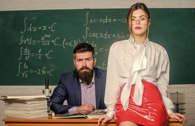 Özel ders. Bilgiyi kontrol et. Bilgiye duyulan arzu. Seks bilgisi. Gerçek tecrübeye ihtiyacım var. Öğretmen ve öğrenci sınıf tebeşir tahtası geçmişinde. Seksi baştan çıkarma. Onu işinden alıkoyuyorsun.