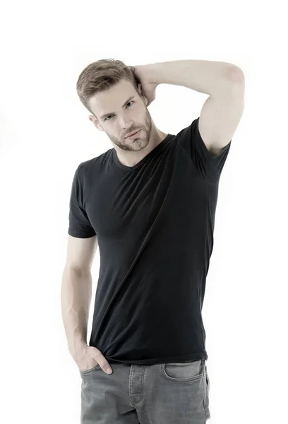 Perfeição. moda masculina. homem sexy isolado no fundo branco. homem musculoso não barbeado. Um belo macho. moda masculina e beleza. Barbearia. Um tipo de camisa preta. estilo casual. Tendência da moda preta — Fotografia de Stock