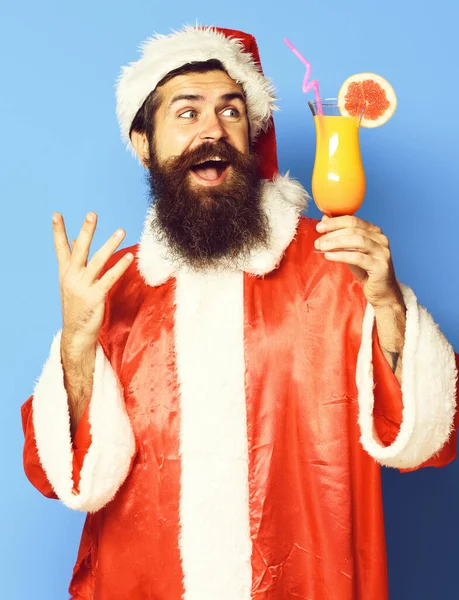 Lächelnder bärtiger Weihnachtsmann — Stockfoto