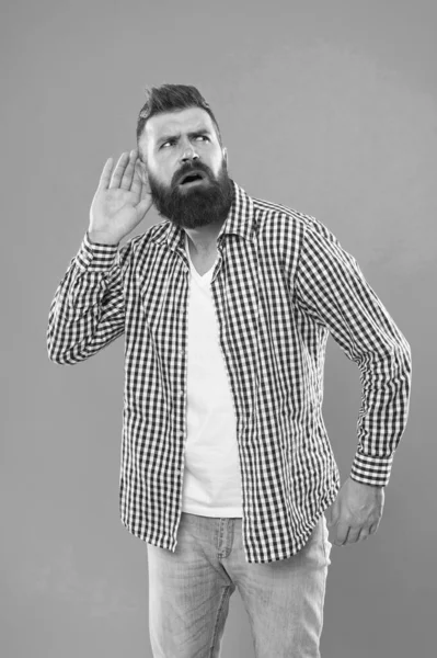 Bearded man concentrated on listening. Hearing problems. What. Eavesdrop on conversations. Deafness or hearing loss. Hearing disorder. Shocked man. Surprised face expression. Guy try to hear better — Stock Photo, Image