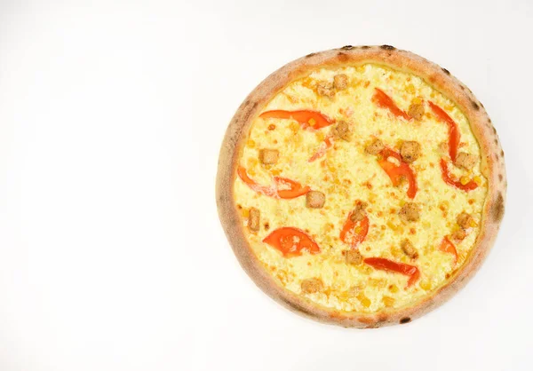 Pizza picante com pedaços de pimentão. Levar comida — Fotografia de Stock