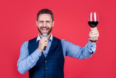 Ziyafetin devam etmesini talep ediyorum. Kadeh kaldırırken mikrofona konuş. Ziyafet veriyorum. Tören ya da kutlama. Halka konuşma. Konuşma sanatı. Konuşma becerisi