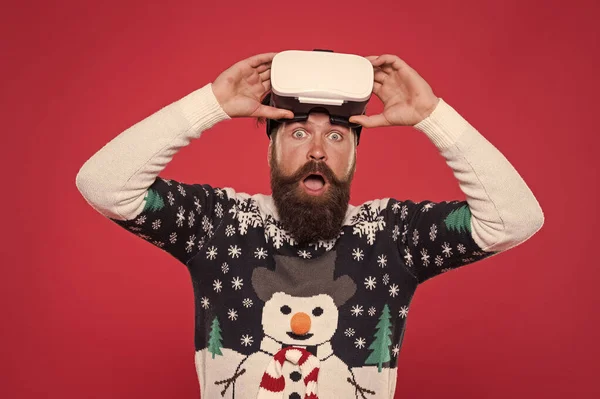 Gadgets review. Techno blogger. Bearded hipster play game vr. Merry christmas. Cyber gaming. Virtual achievement. Future technologies. Virtual life. Man celebrate christmas virtual reality device — Stock Photo, Image