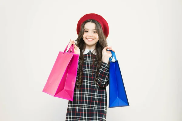 Viernes Negro. Descuento de venta. Día de compras. Paquete de retención infantil. Marca favorita de los niños. Chica con bolsa de compras. Ahorra dinero. Vivir mejor. Redescubrir gran tradición de compras. Compras y compras —  Fotos de Stock