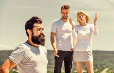 Gerçek bir sorun. Aşk üçgeni. Sosyal bir sorun. İhanet ve boşanma. Birbirine aşık çiftler. Üçüncü adam. Aile psikolojisi. Kişiler arası ilişki. Komplo teorisi İlişki sorunları. Dedikodu