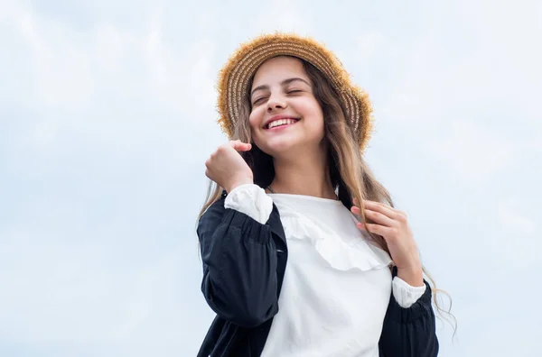 happy kid casual style. happy childhood. teenage child in straw stylish hat. smiling girl wear straw hat. kid beauty standards. fashion and beauty. express real emotions