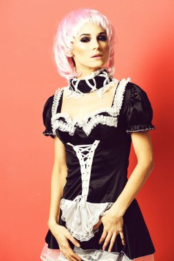 Garson ya da hizmetçi seksi kız