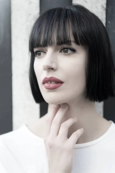 Chica o mujer con labios rojos en París, Francia — Foto de Stock