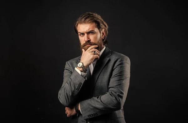 Perfect outfit. stylish mature man looking modern. mens office wardrobe. fashionable man wear hand watch. formal fashion model. handsome man on gray background. serious bearded businessman — Stock Photo, Image